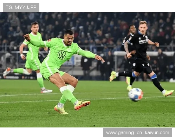 沃尔夫斯堡高位逼压让中路完全暴露 沃尔夫斯堡高位逼压让中路完全暴露