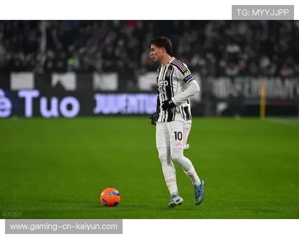 尤文图斯锋线在比赛中显示出强大压迫力 尤文图斯锋线在比赛中显示出强大压迫力