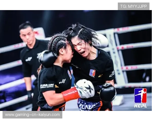 连续重拳压制防守的冠军战：从训练到擂台的力量文学